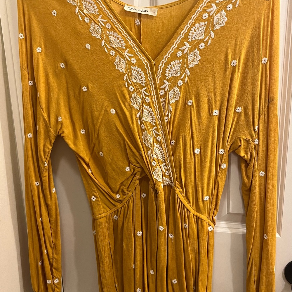 Romper with Daisies and Embroidered Details Size L